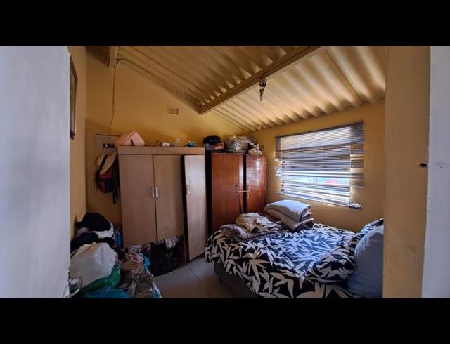 6 BEDROOM HOUSE FOR SALE IN UMLAZI M